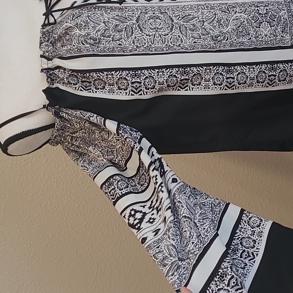 Open Shoulder 1 Chicos Top lg - Picture 4 of 6